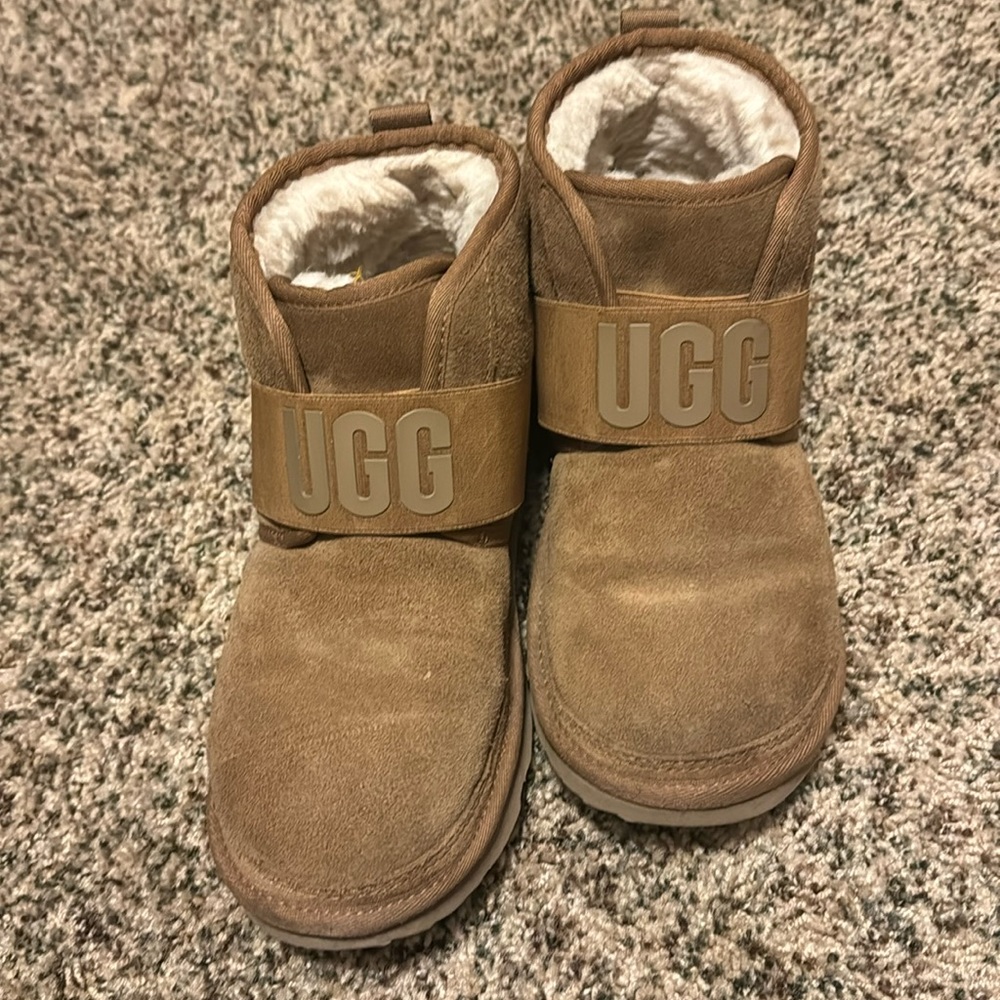 Kids Ugg boots size 6